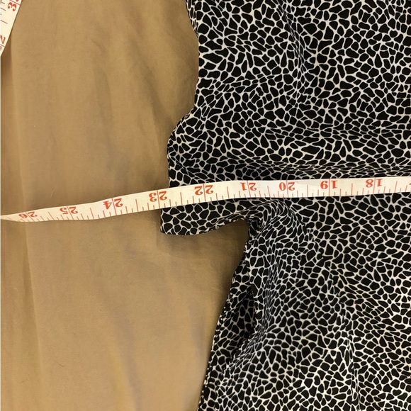 Chico's Black and White Blouse Elegant Top - Picture 3 of 7